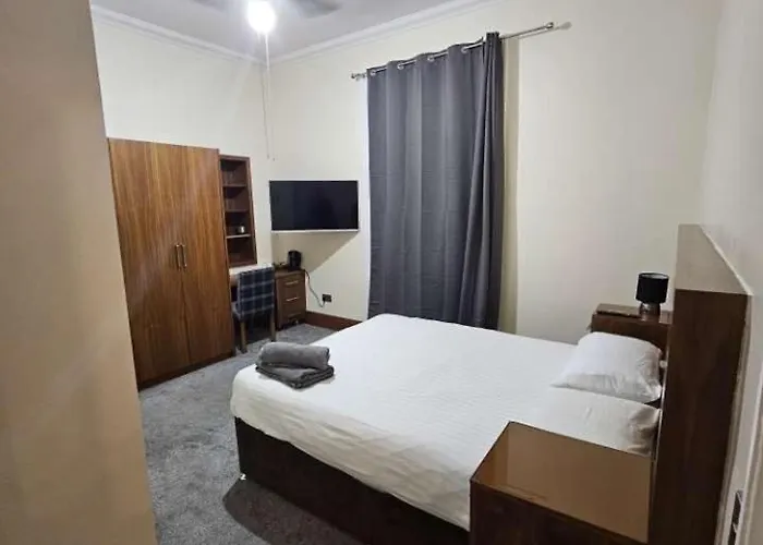 Spacious Large Double Room With Private Bathroom