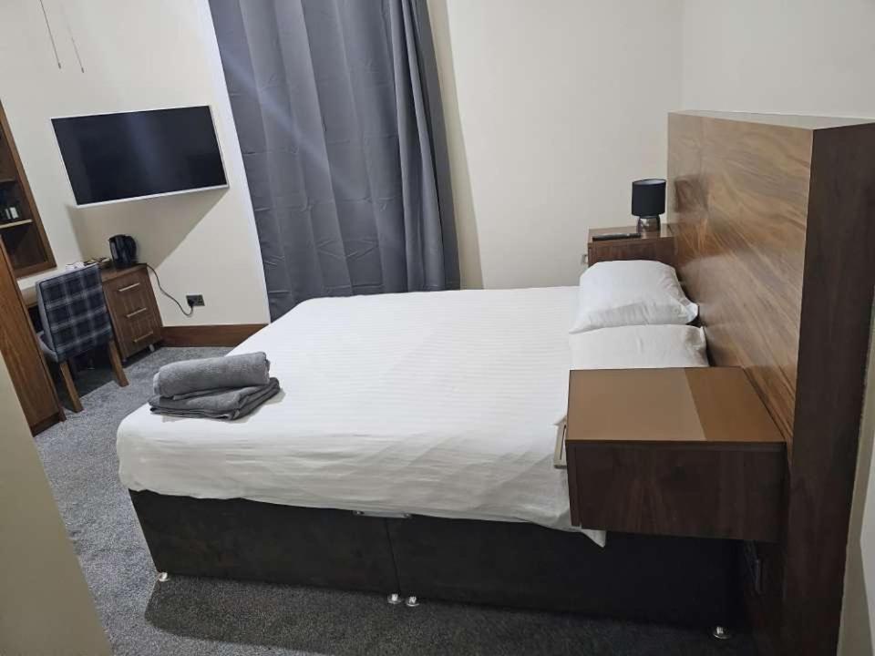 Spacious Large Double With Private Bathroom Séjour chez l'habitant *